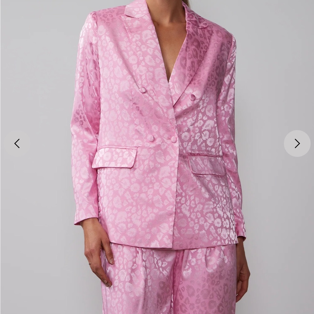 NY&CO Pink jacquard cheetah print suit
